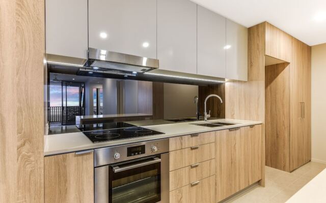 Luxury River View Apartment