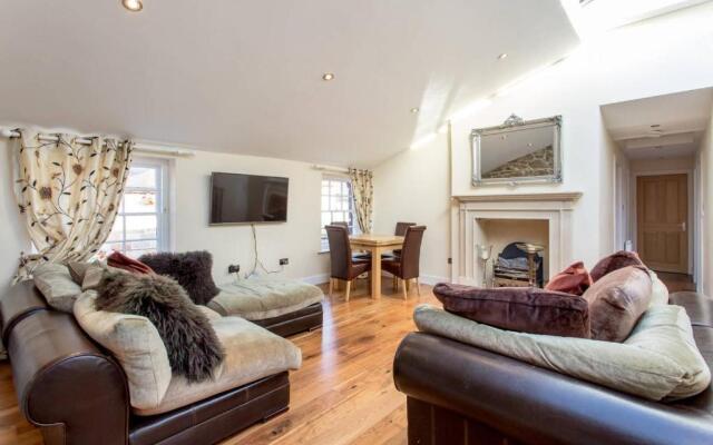 ALTIDO Spacious 3BR Mews House behind Calton Hill