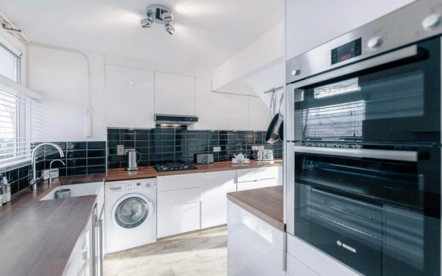 3 Bedroom House With Garden in Brixton