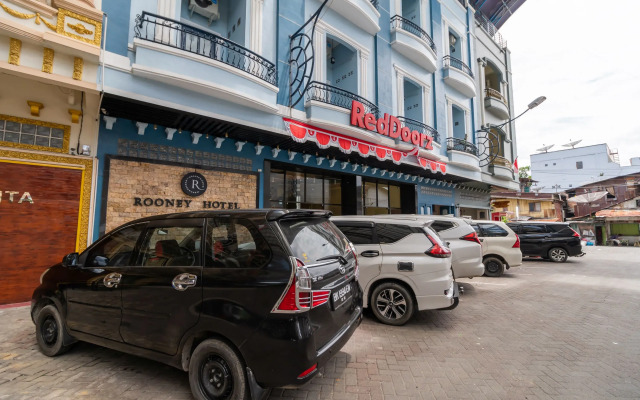 RedDoorz Plus near Ramayana Pematangsiantar