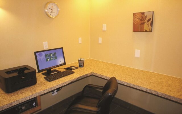 La Quinta Inn & Suites Raleigh Cary