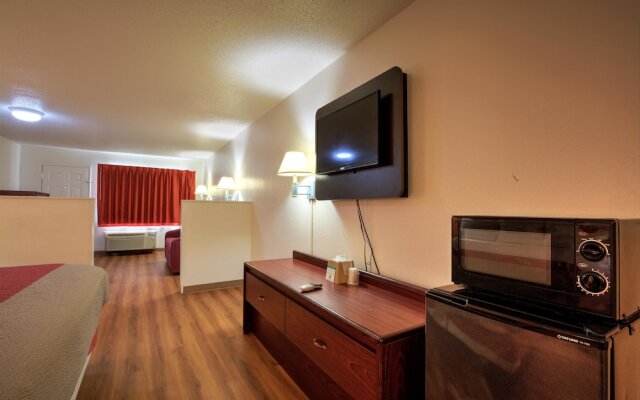 Super 7 Inn By OYO Tupelo Hwy 178