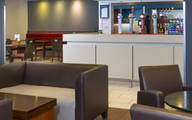 Holiday Inn Express Warwick - Stratford-upon-Avon by IHG