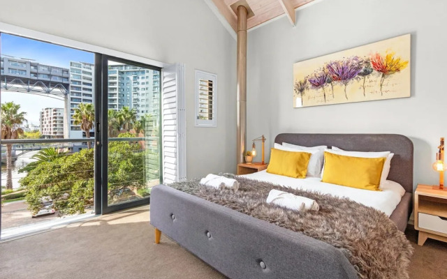 Manhattan Wharfside 301