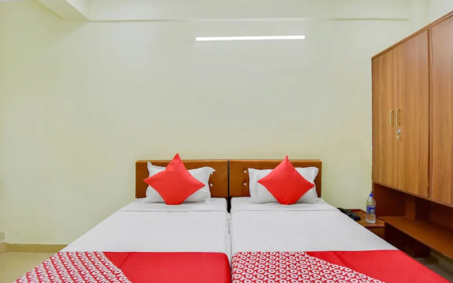OYO Flagship 80569 Hotel Rishabh Inn
