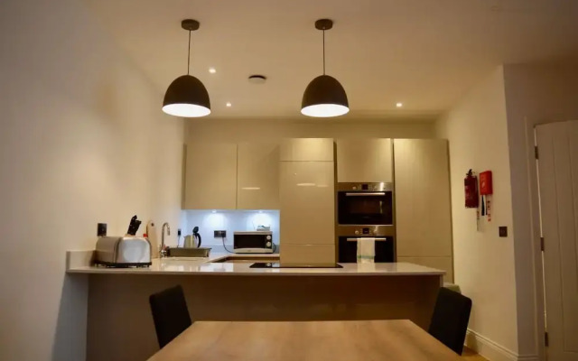 Modern and Stylish 2 Bedroom Apartment in Manchester