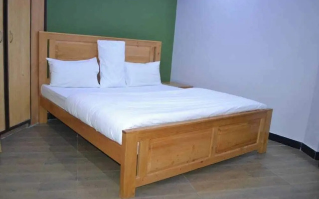 Green Valley Hotel & Restaurent