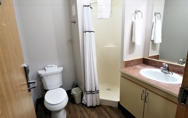 Apex Mountain Lodge Suite 4 Bedrooms 2 Bathrooms Condo