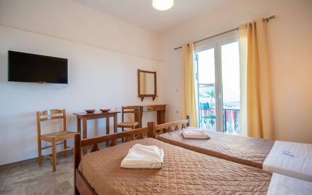Manthos Beachfront Apts & pool