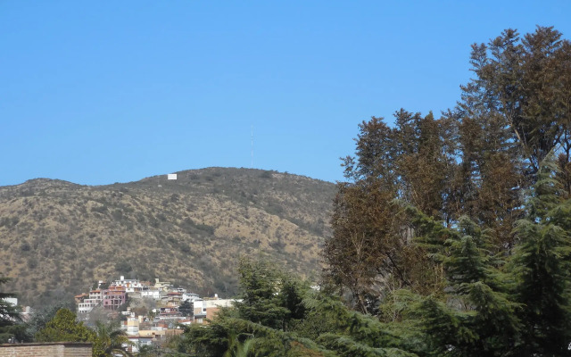 Victor Hotel