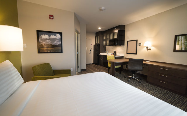 Candlewood Suites West Edmonton - Mall Area, an IHG Hotel