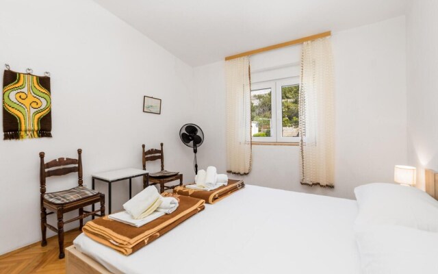 Awesome Apartment in Pag With Wifi and 2 Bedrooms