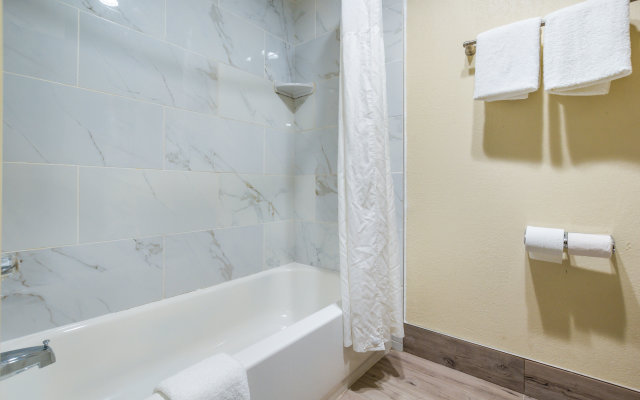 Quality Inn & Suites Florence - Cincinnati South