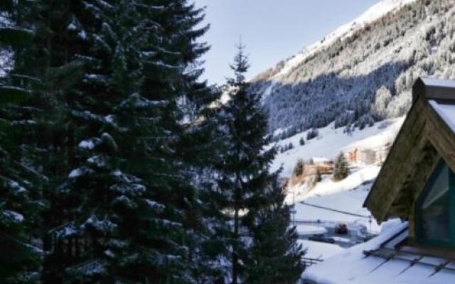 Hotel Lischana