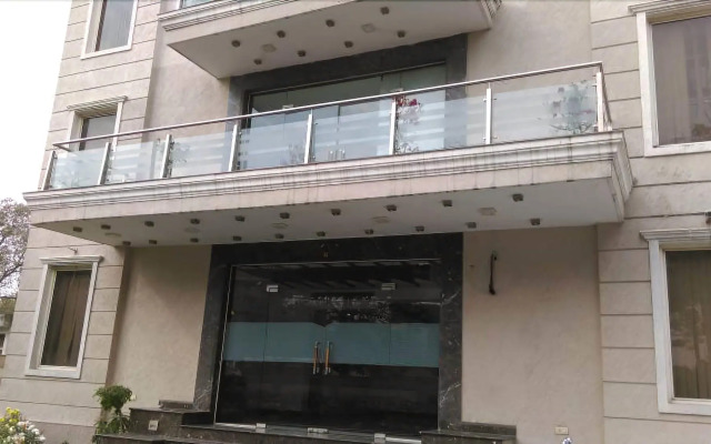 OYO 1146 near Sahara Mall