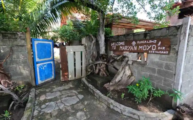 Maryan Moyo Bungalows Bar & Resto