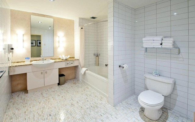 Le Square Phillips Hotel And Suites