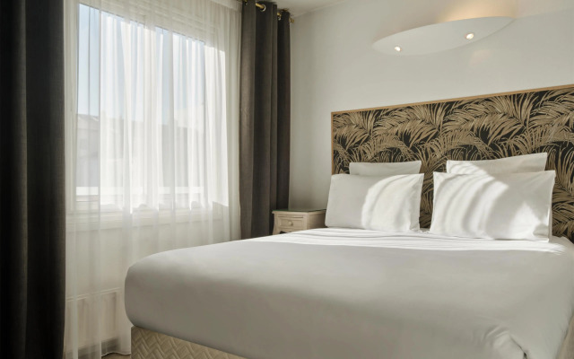 Chromatics Hotel & Restaurant The Hill Club by happyculture