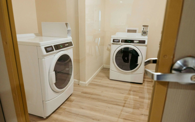 Clarion Pointe-Dillard near Blue Ridge Mountains