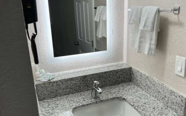 Executive Inn & Suites