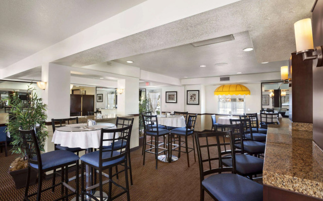 Ramada by Wyndham Costa Mesa/Newport Beach