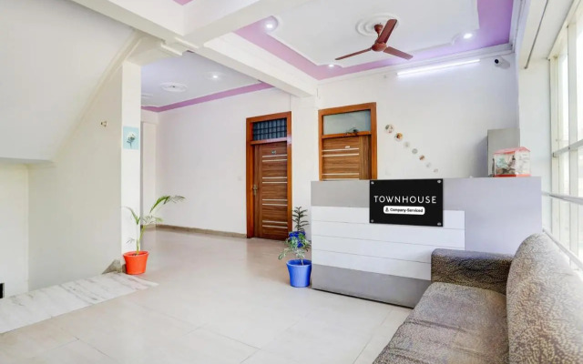 OYO 16721 Divine Hotel