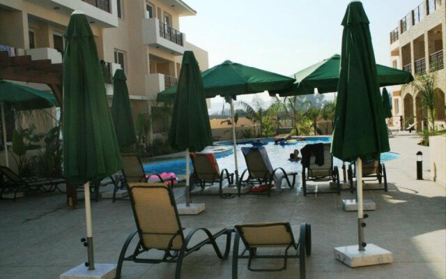 104 Excellent 2 Bed Apartment With Pool View, Ac And Gym