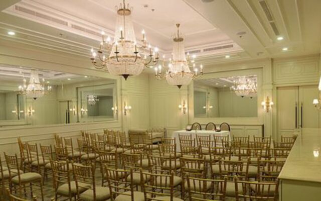 The Nishat Hotel Gulberg