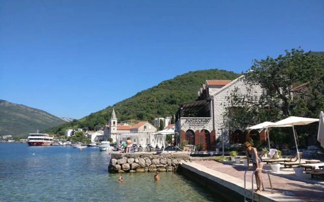 3 Bedroom 3 Bathroom Pool ,ivy House Montenegro