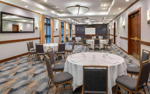 DoubleTree by Hilton San Francisco Airport