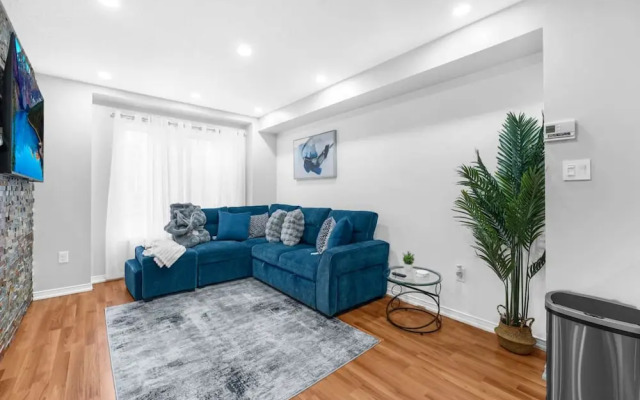 Chic 2BR House Newly Renovated Central Spot