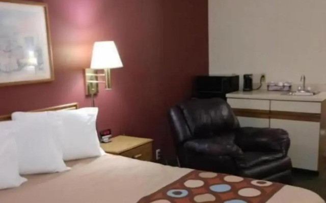 Wautoma Inn by OYO Near Airport WI 73