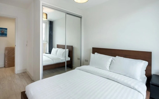 Bright & Spacious 2-bed Apt, With Balcony