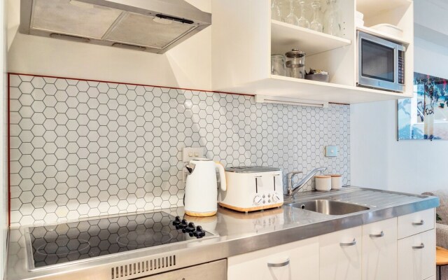 Chic 3 Bedroom City Central with Parking