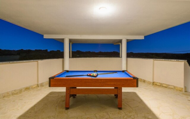 Awesome Home in Valtursko Polje With Wifi and 12 Bedrooms