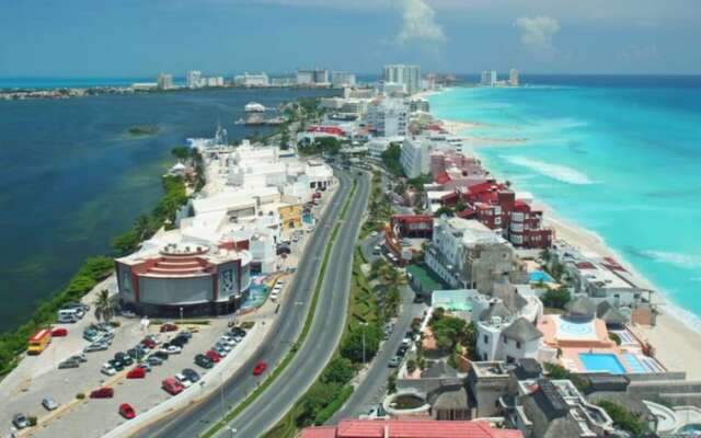 Delightful Lagoon front Villa at hotel zone