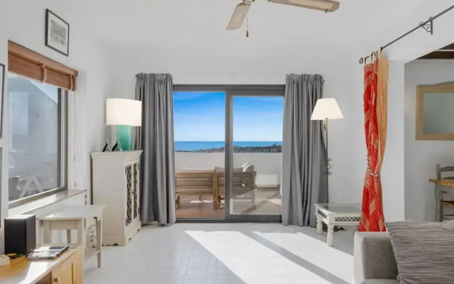Apartment With Roof Terrace and Pool - Ref 129