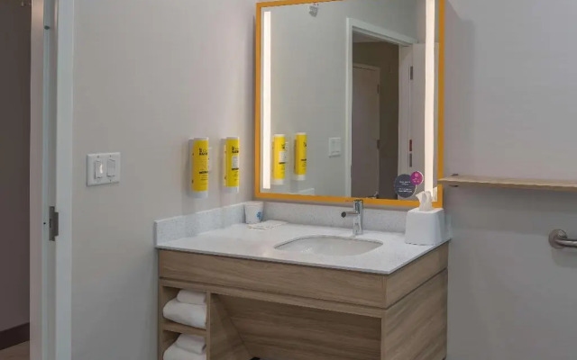 Tru by Hilton Garland Richardson