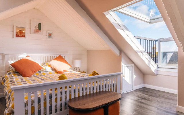 The Mexico Inn, Flat Two