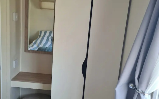 3 Bed Lodge - Sleeps 6 - Parking - Pets - Wifi