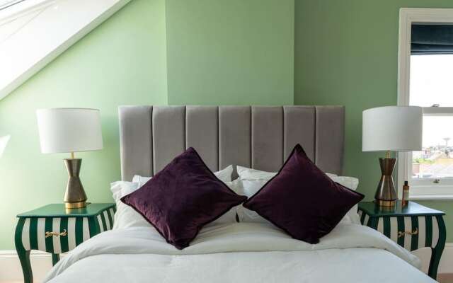 Luxury Beachfront Penthouse, Panoramic Sea Views