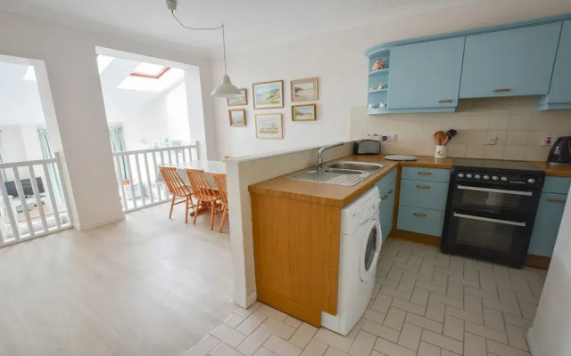Clifton Court Apt 16 With Heated Pool