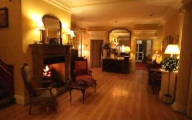 Rowley Manor Hotel