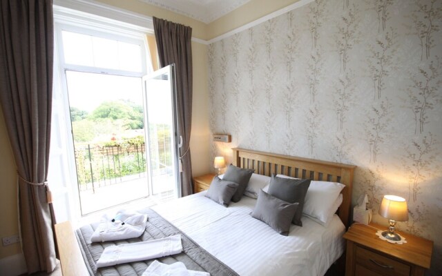 Coombe Court Hotel