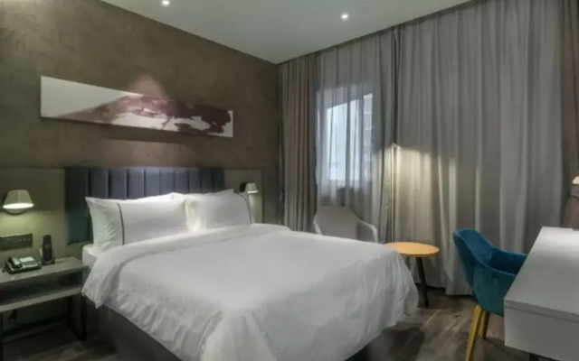 Ease Hotel (Shanghai Stadium Wanping South Road)