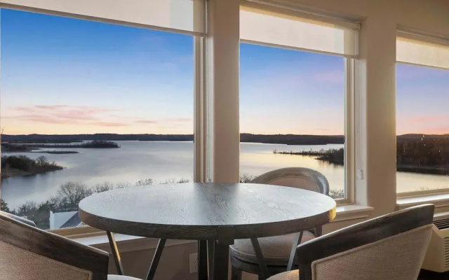 New Listing Ozark Views at Majestic - Perched on the Hills