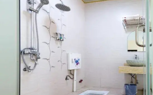 Yangshuo Qunxianhui Hotel (Yulonghe Scenic Area)