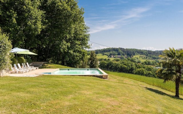 Beautiful Property With Three Houses, Three Swimming Pools, and Magnificent Views!
