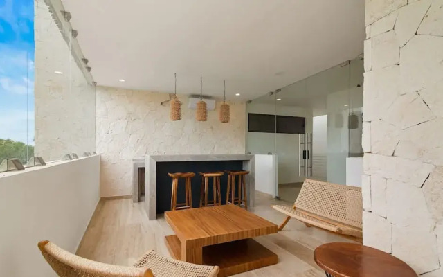 1 Br Great Located Pool Gym Coworking