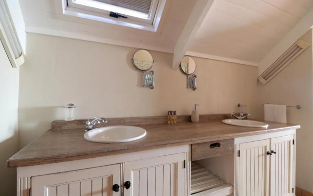 Sea Pearl Holiday Home